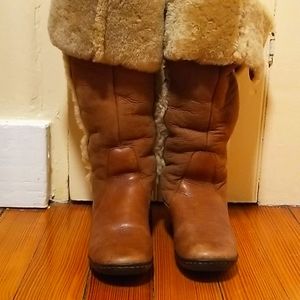 Born winter snow Boots camel brown fur size six 6